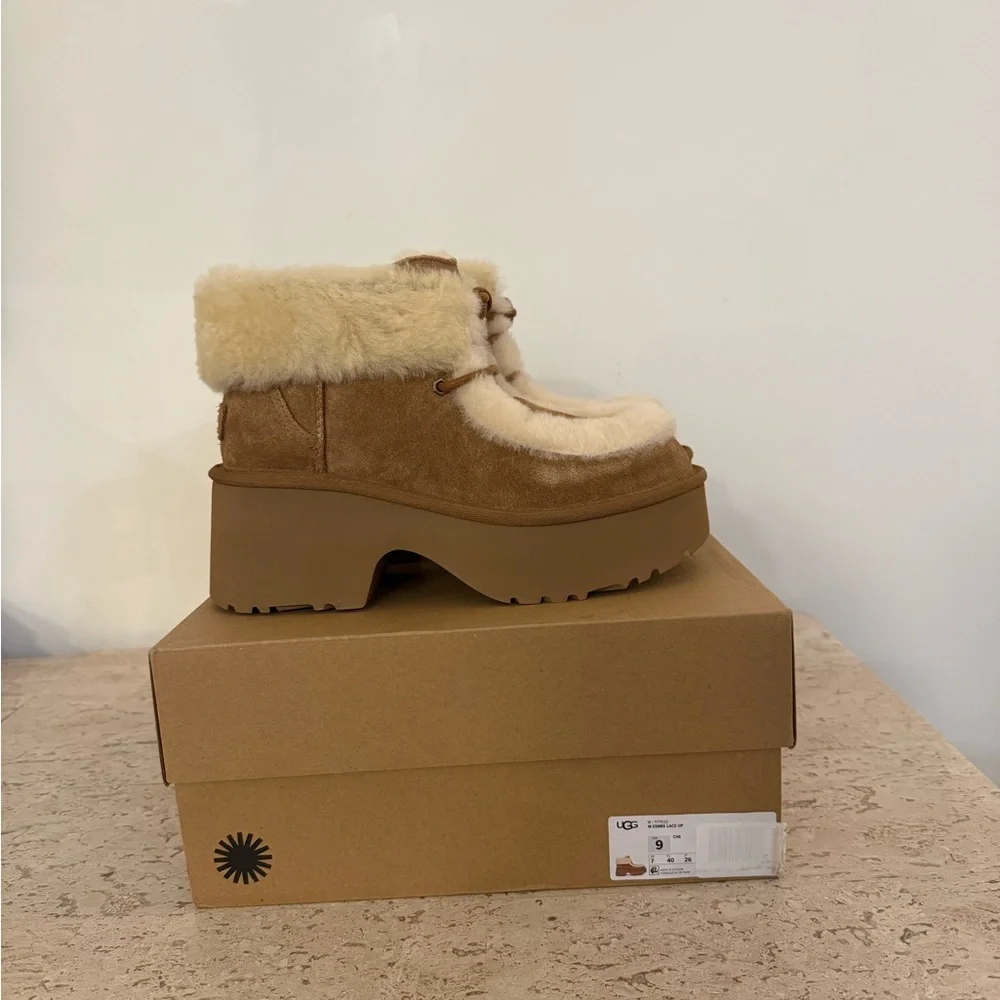 UGG Esmee Lace Up - Picture 8 of 15